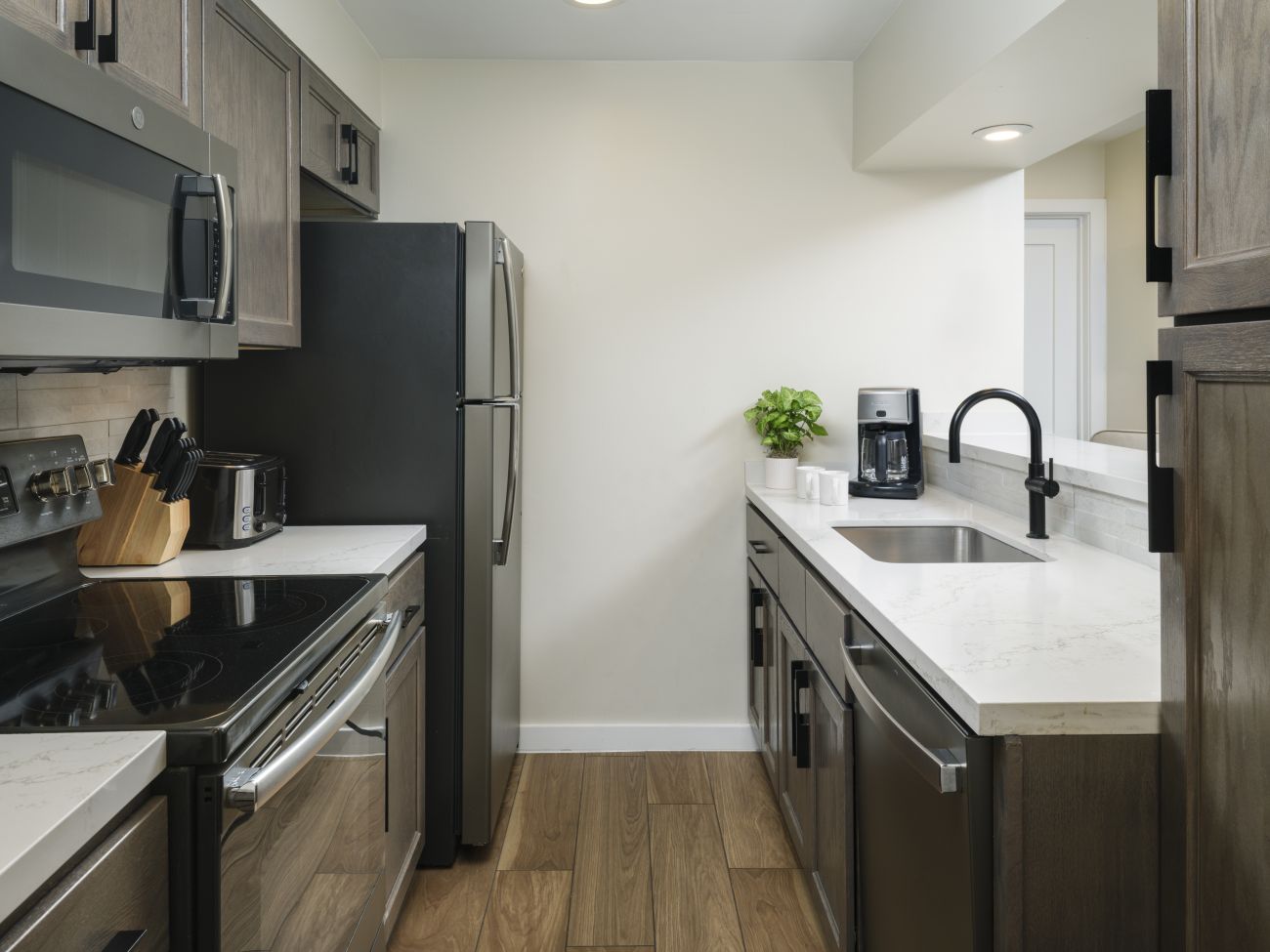 1-Bedroom Dining Area/Kitchen, Douglas